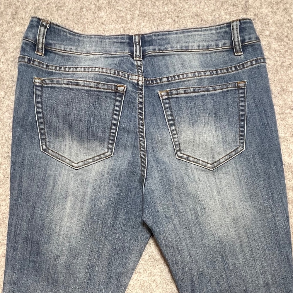 AZI New York Women Medium Wash Pom Pom Trim Cropped Slim Jeans Size 4 - Picture 5 of 8